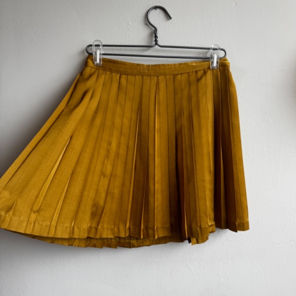 GAP - Pleated Gold Satin Skirt - Size 0 - Picture 2 of 5